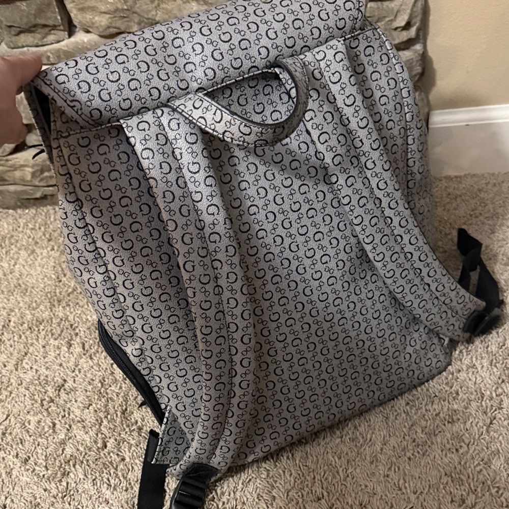 Stylish Gray Guess Backpack - Picture 5 of 10